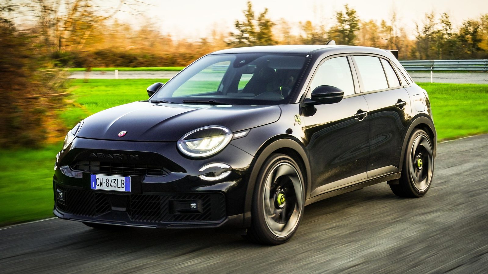 Abarth 600e — фото модели