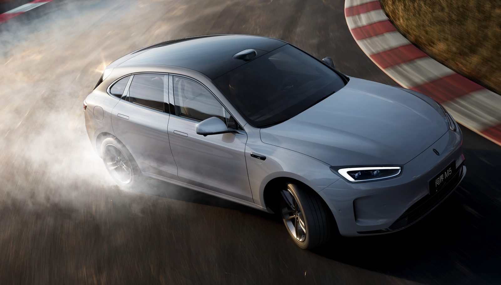 AITO M5 EV 2025 — экстерьер, top 3q motion, рынок AITO M5 new family / M5 EV visual reference
