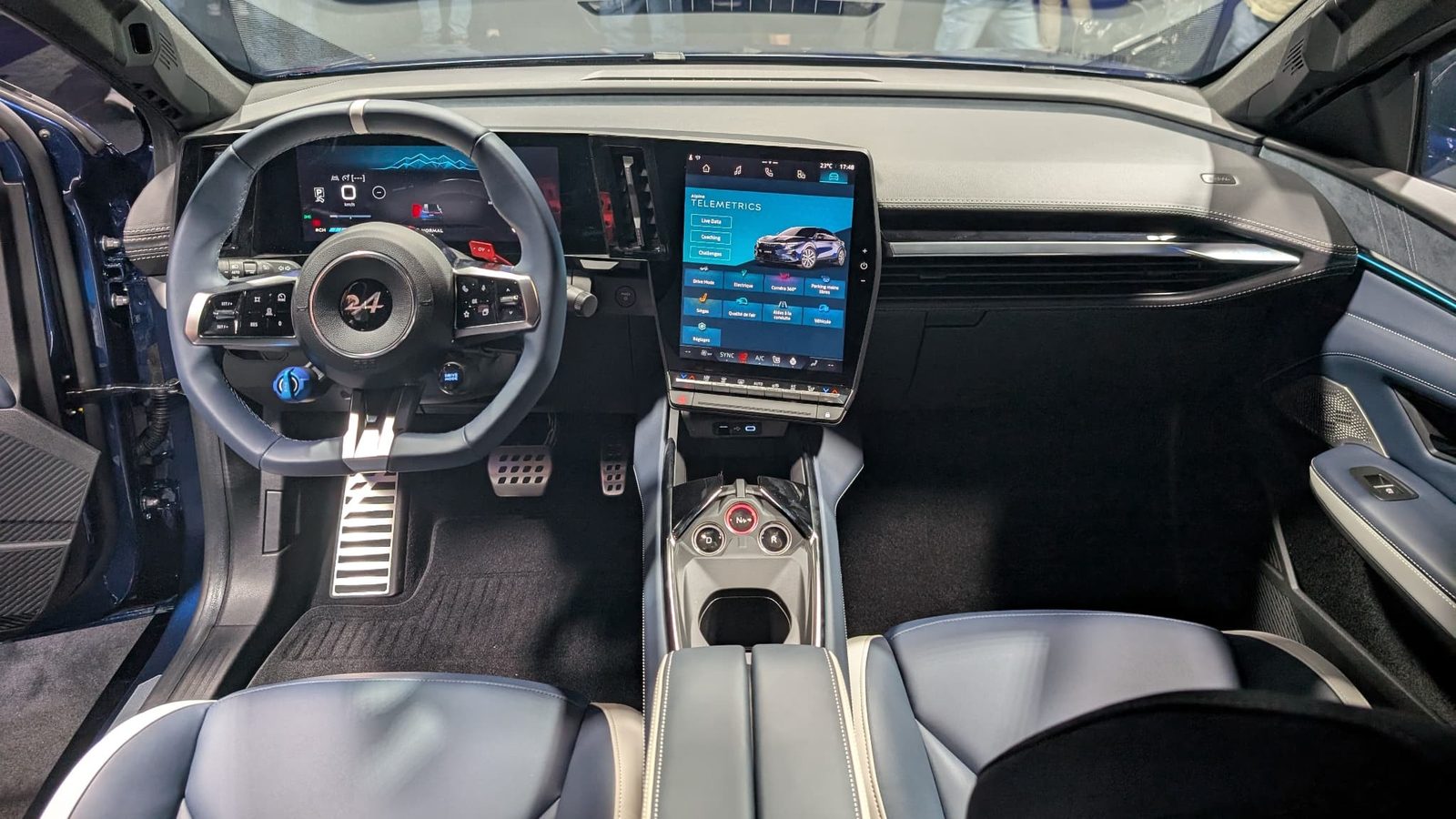Alpine A390 2025 — интерьер, rear cabin, рынок Global / EV Query only