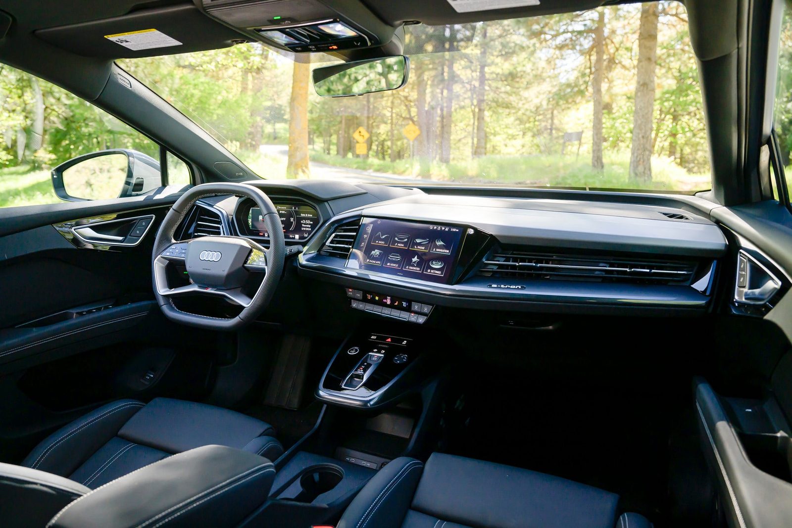 Audi Q4 e-tron Global 2021 — интерьер, rear cabin, рынок Global / EV Query only