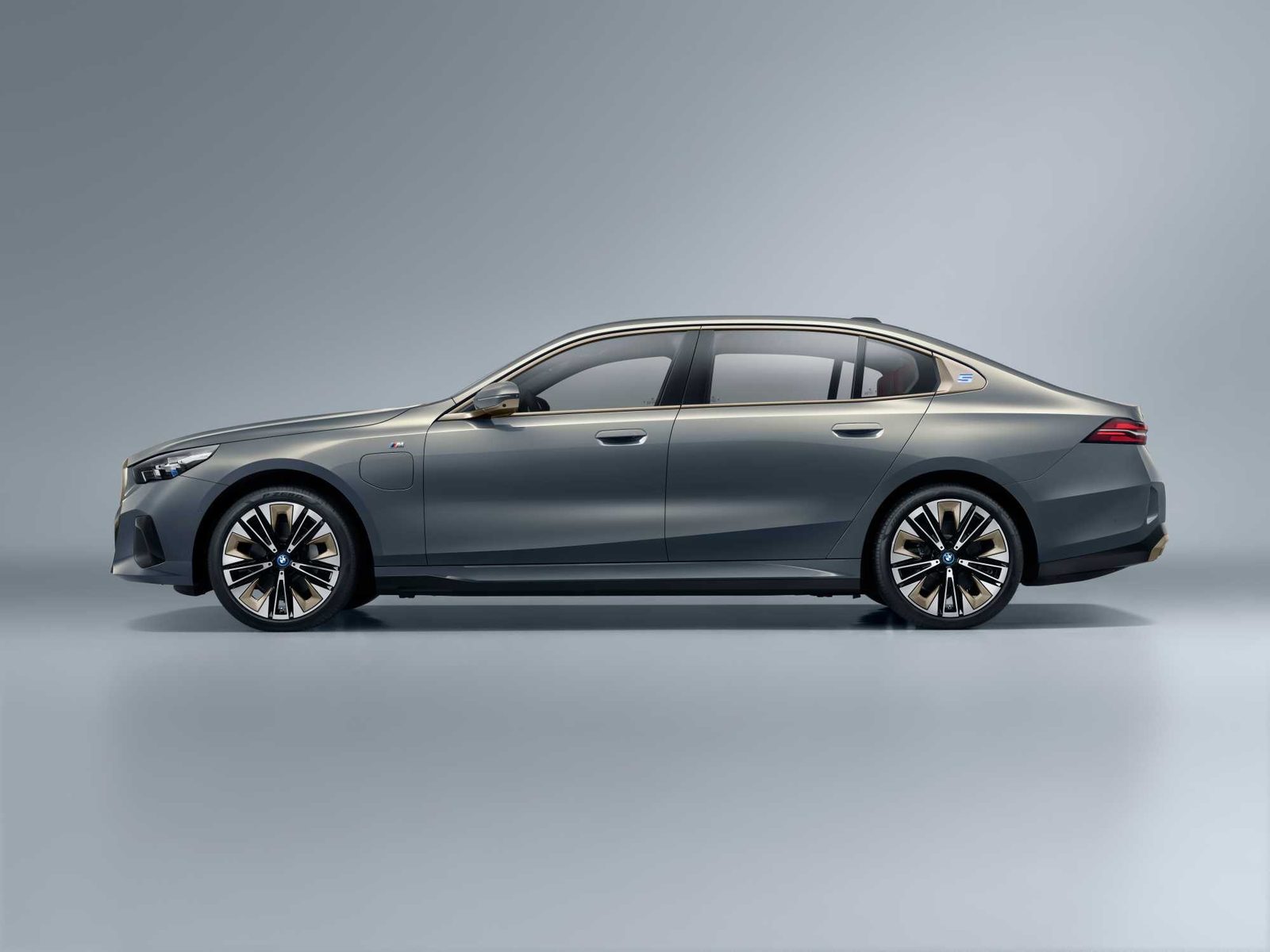 BMW i5 L China 2026 — экстерьер, side studio, рынок China