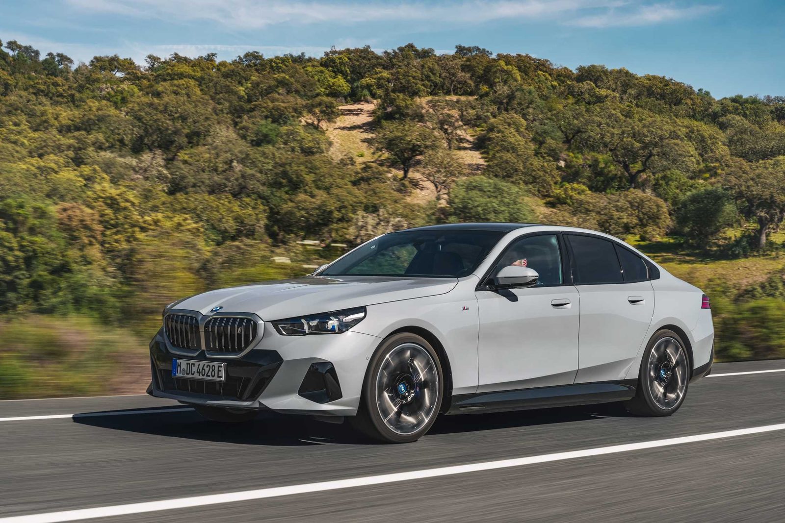 BMW i5 Global — фото модели