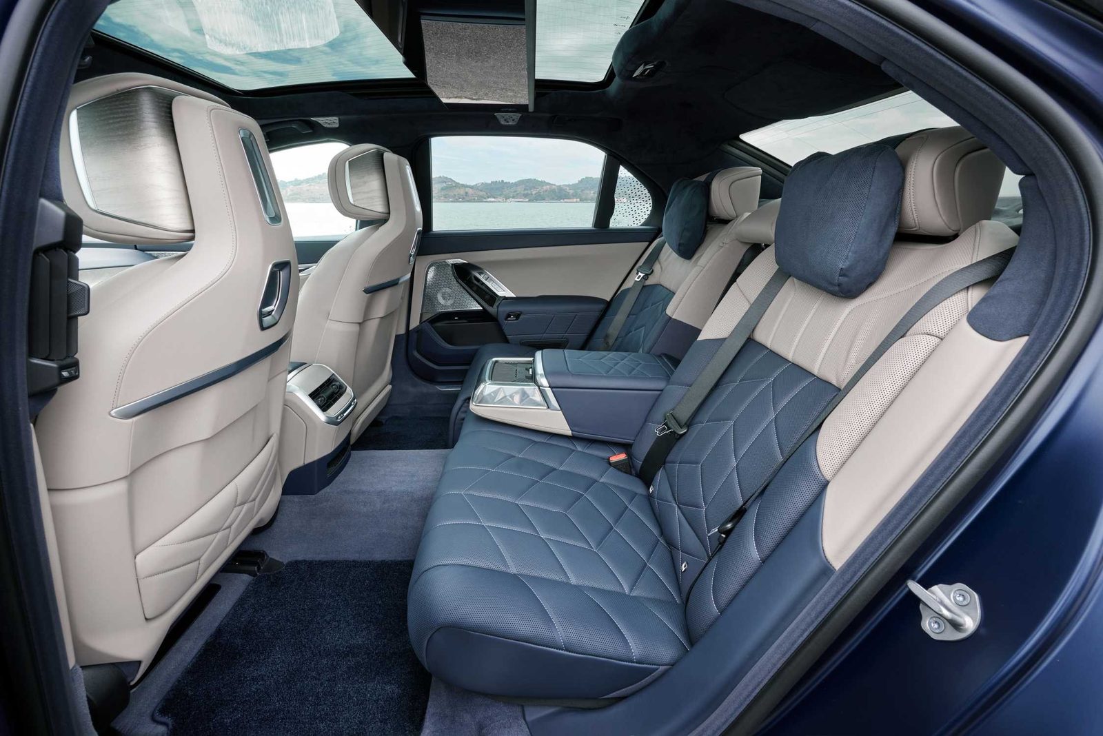 BMW i7 Global 2022 — интерьер, front cabin, рынок Global / EV Query only