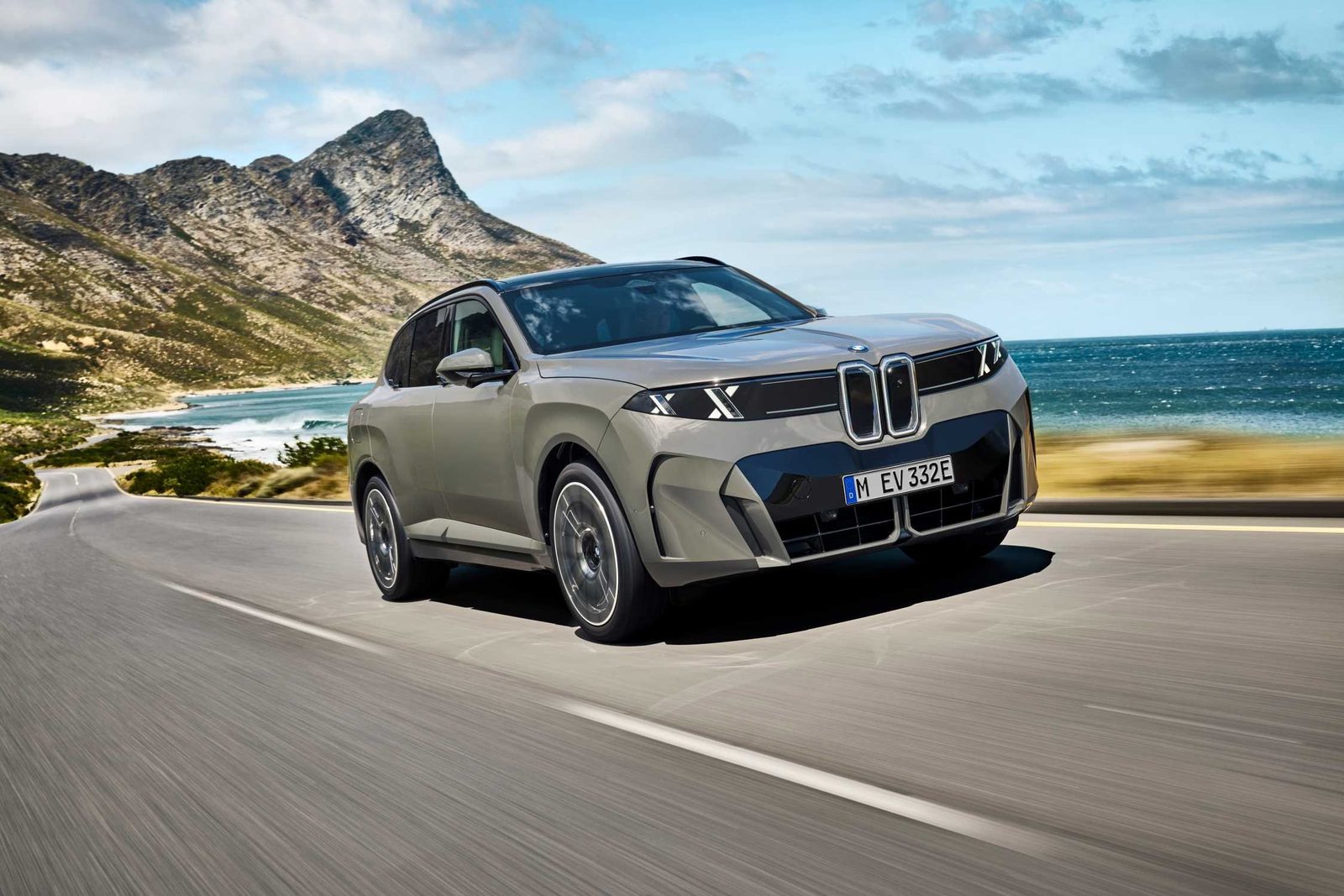 BMW iX5 Global 2027 — главное фото модели, экстерьер, front 3q launch, рынок global announcement