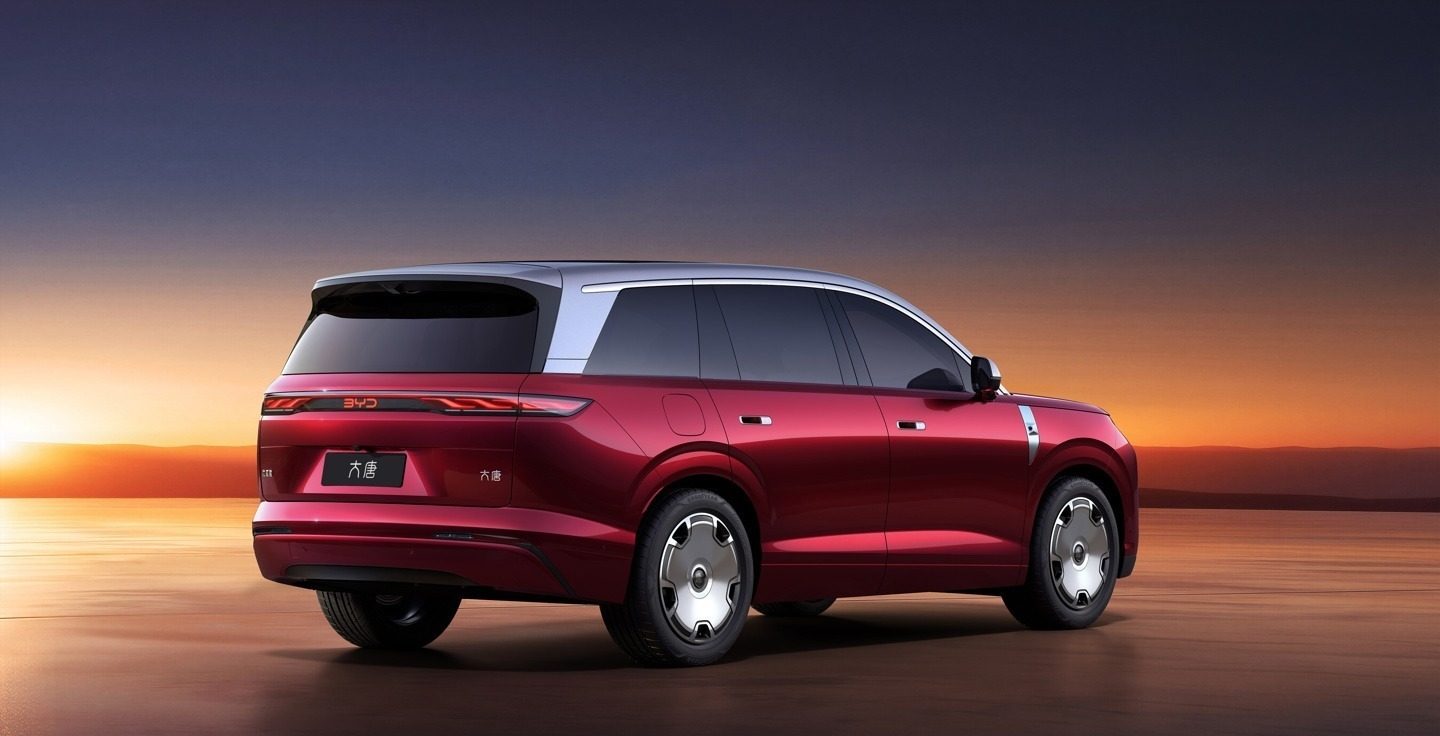 BYD Datang DM 2026 — экстерьер, вид сзади 3/4, рынок China prelaunch / import visual reference