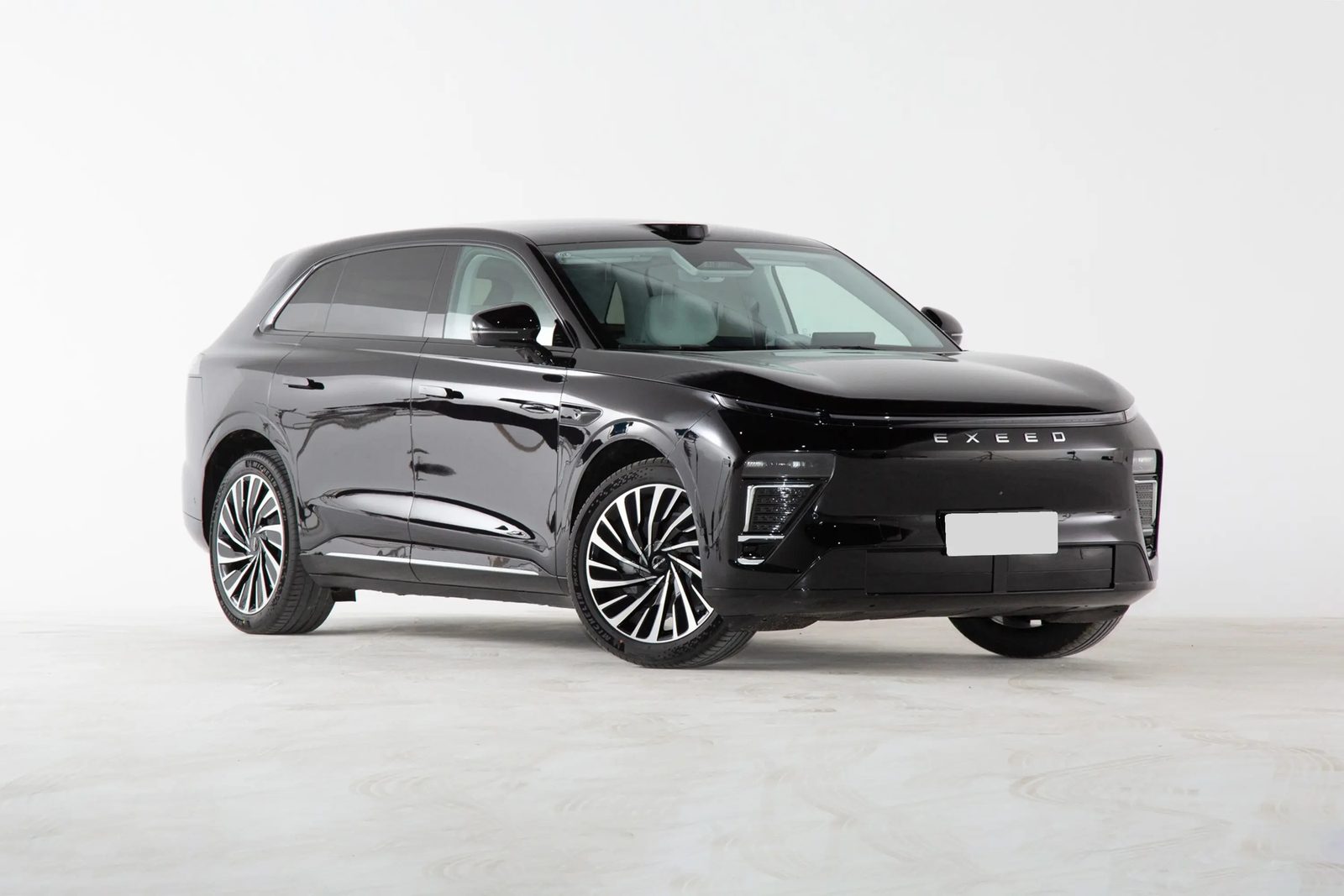 Chery Group Exeed Exlantix ET / Sterra ET EREV 2025 — экстерьер, front 3q studio, рынок Exeed Exlantix ET / Sterra ET model-family reference