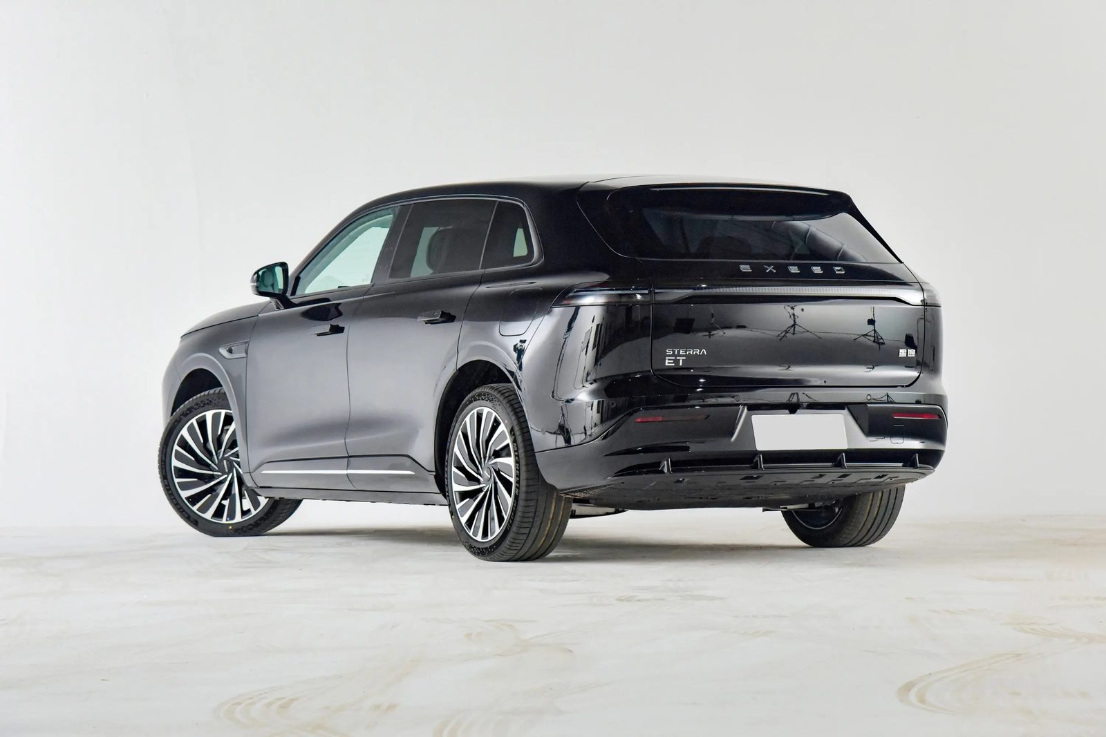 Chery Group Exeed Exlantix ET / Sterra ET EREV 2025 — экстерьер, rear 3q studio, рынок Exeed Exlantix ET / Sterra ET model-family reference