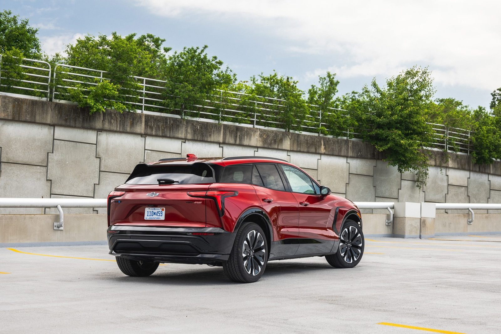 Chevrolet Blazer EV 2025 — экстерьер, вид сзади 3/4, рынок US