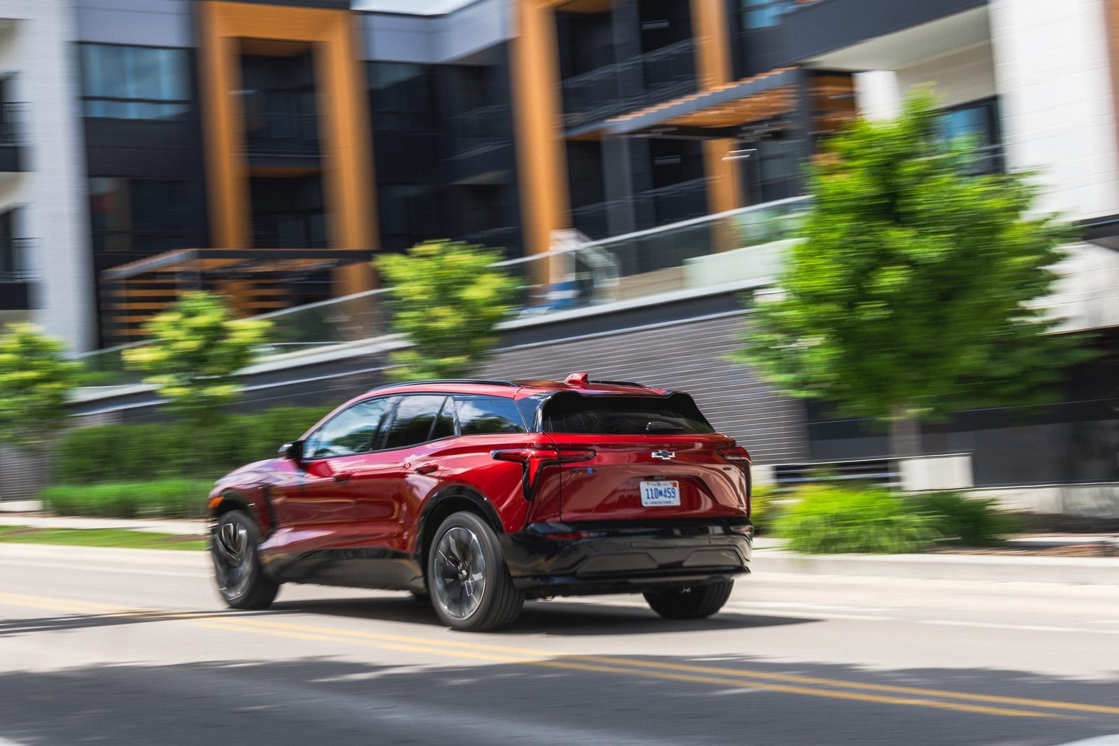 Chevrolet Blazer EV 2025 — экстерьер, rear action, рынок US