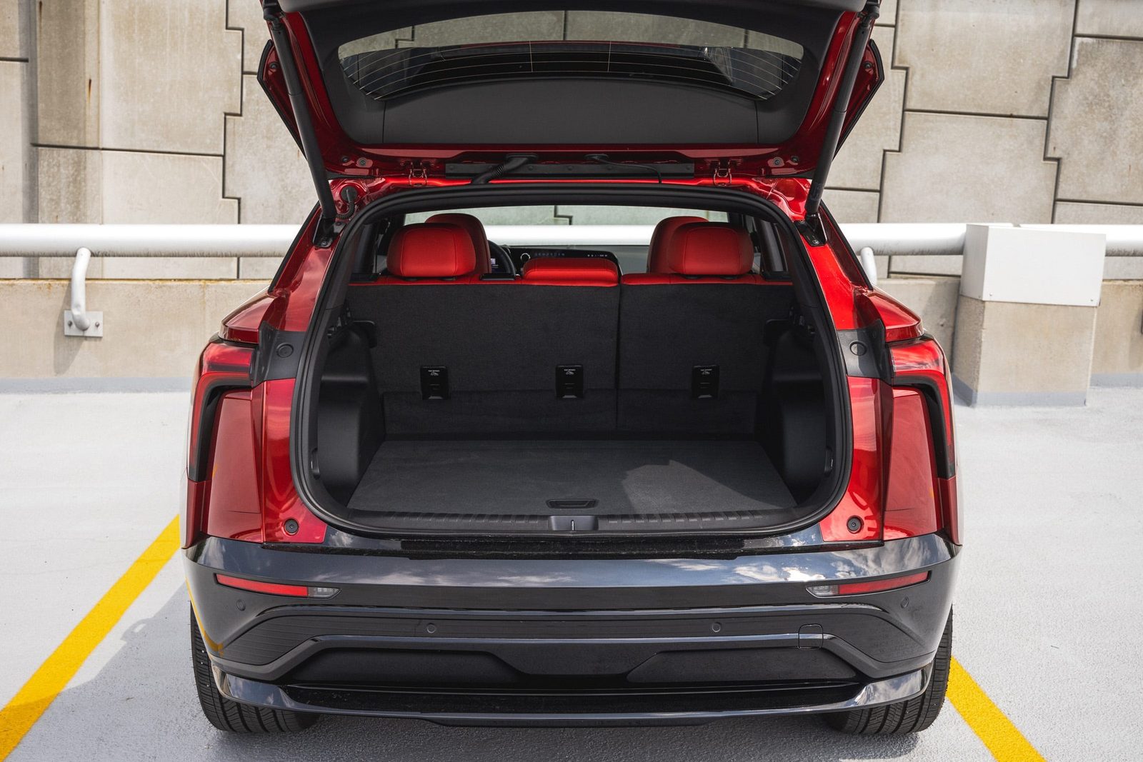 Chevrolet Blazer EV 2025 — экстерьер, cargo open, рынок US