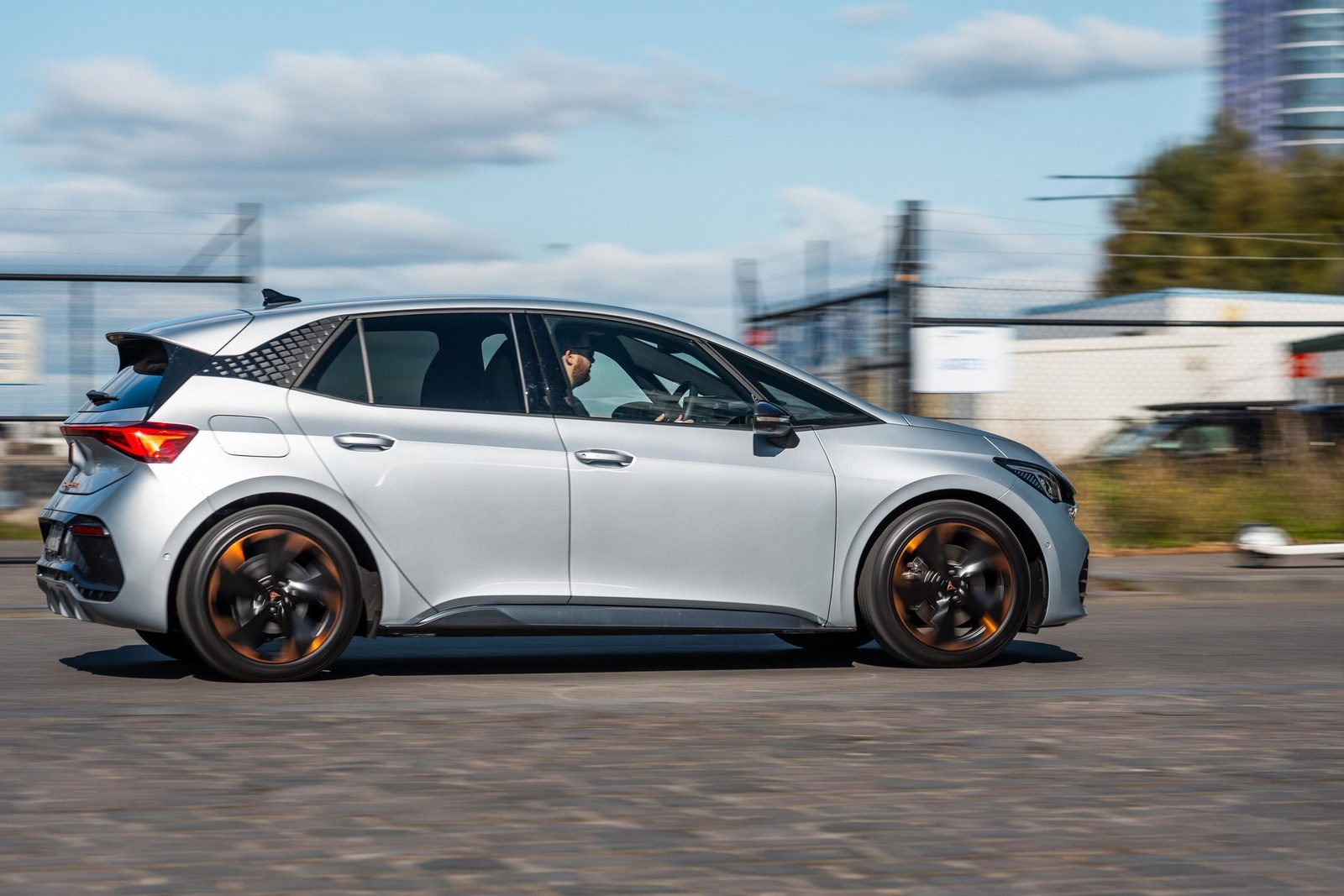 Cupra Born 2021 — экстерьер, вид сбоку, рынок internal_mvp