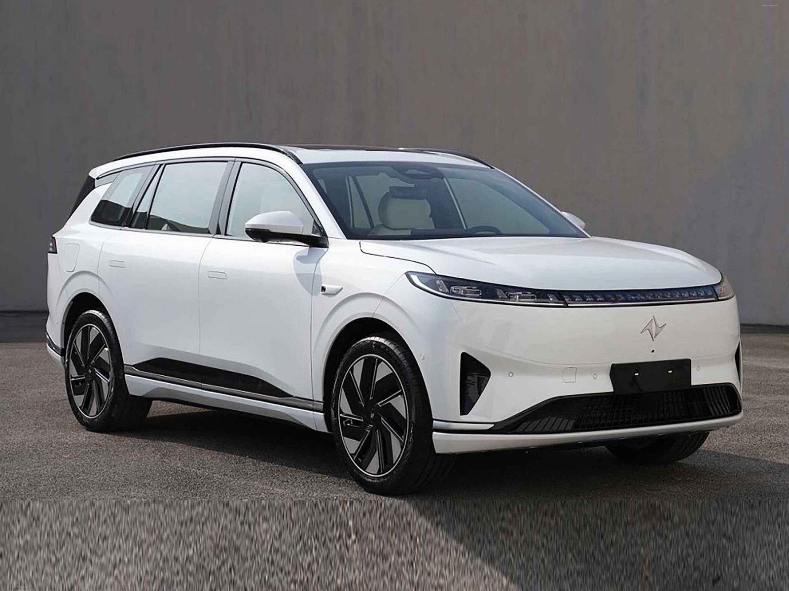 Dongfeng eπ 008 EV 2024 — экстерьер, front 3q alt, рынок internal_mvp