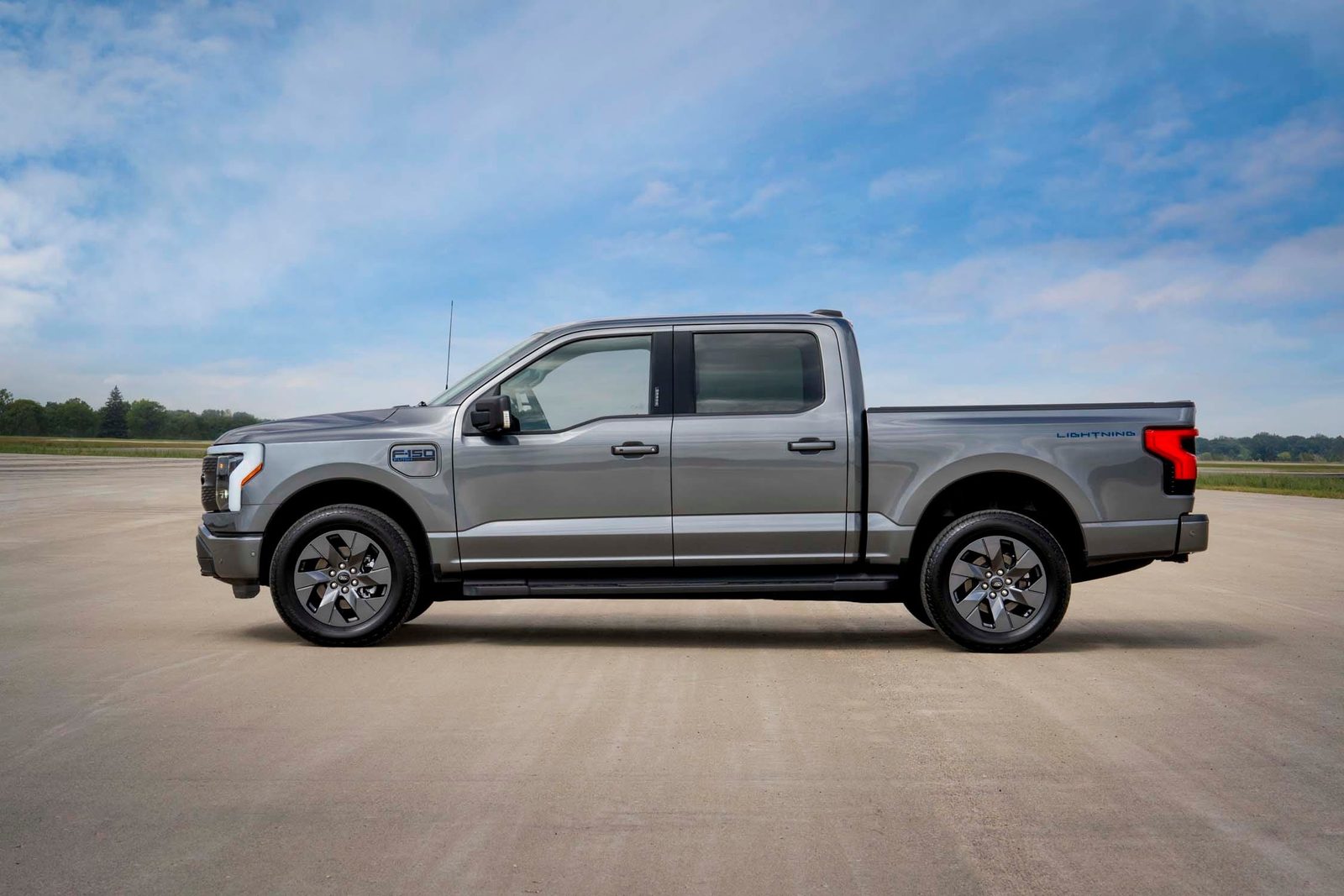 Ford F-150 Lightning — фото модели