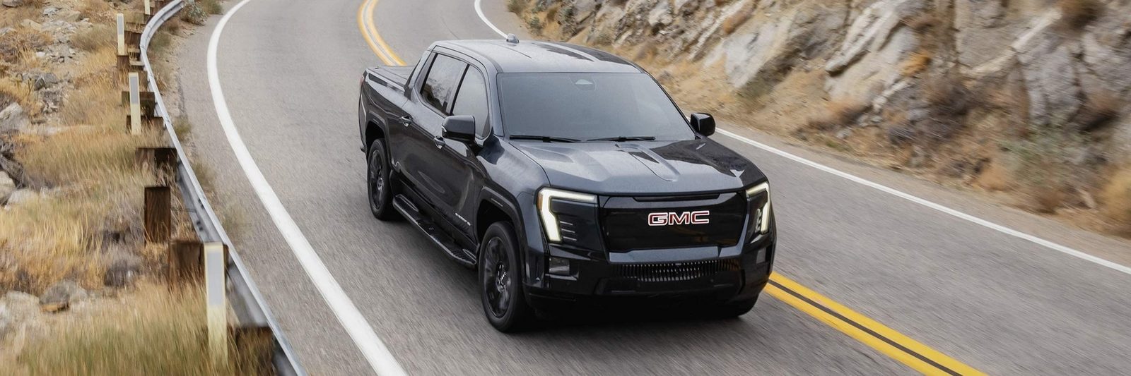 GMC Sierra EV 2024 — экстерьер, вид спереди 3/4, рынок us_reference
