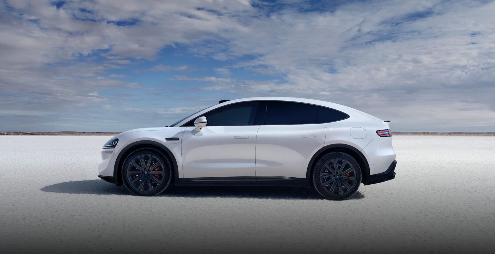 HIMA Luxeed R7 EV 2026 — экстерьер, вид сбоку, рынок China