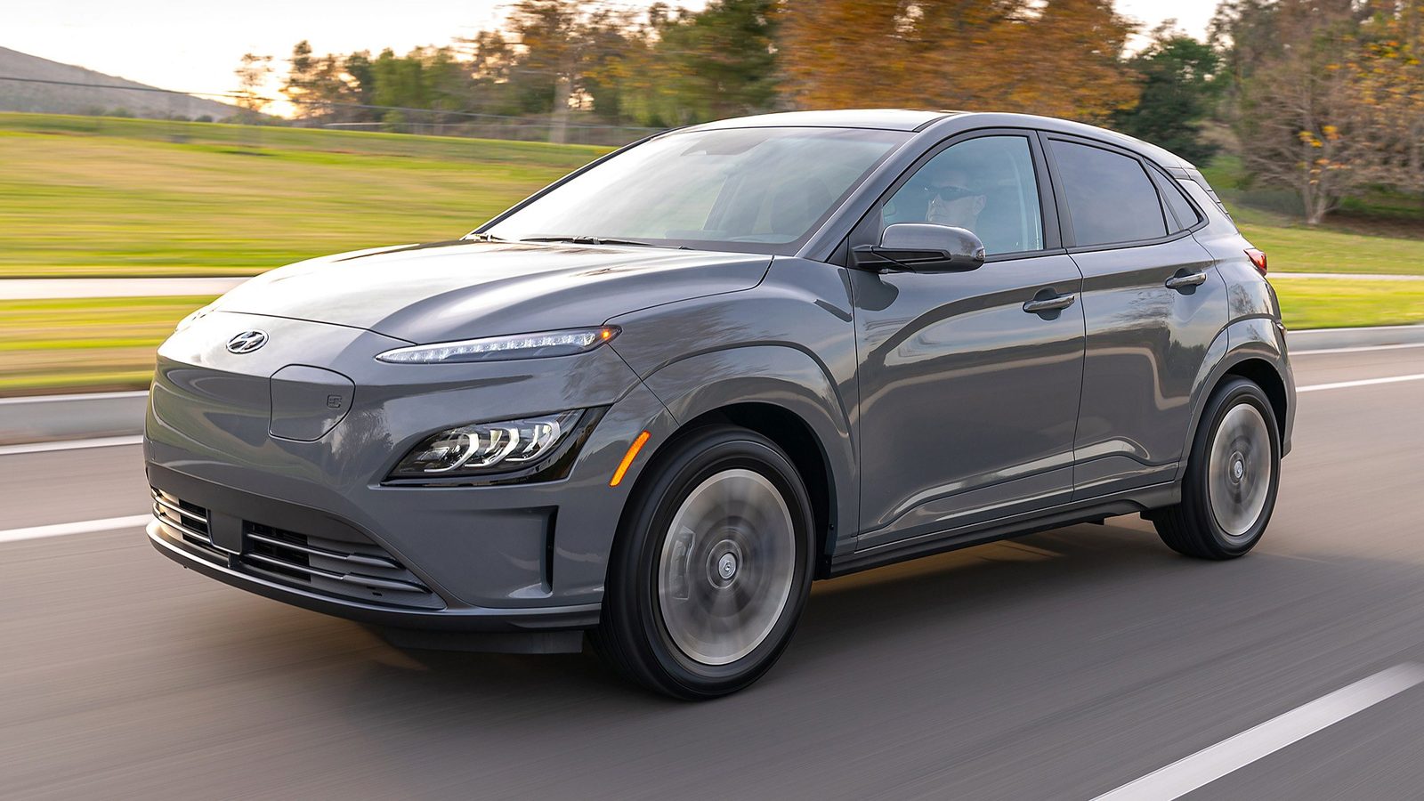 Hyundai Kona Electric 2018 — экстерьер, вид спереди 3/4, рынок internal_mvp