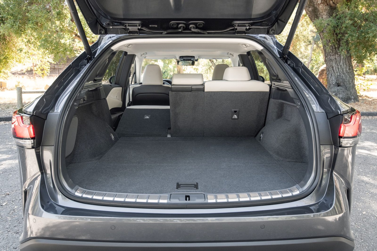 Lexus RX 450h+ 2024 — интерьер, cargo area, рынок global/Europe official newsroom