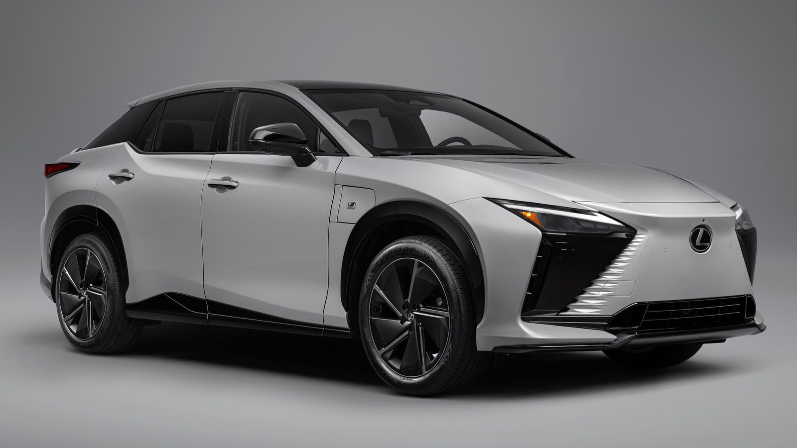 Lexus RZ 2023 — главное фото модели, экстерьер, вид спереди 3/4, рынок internal_mvp