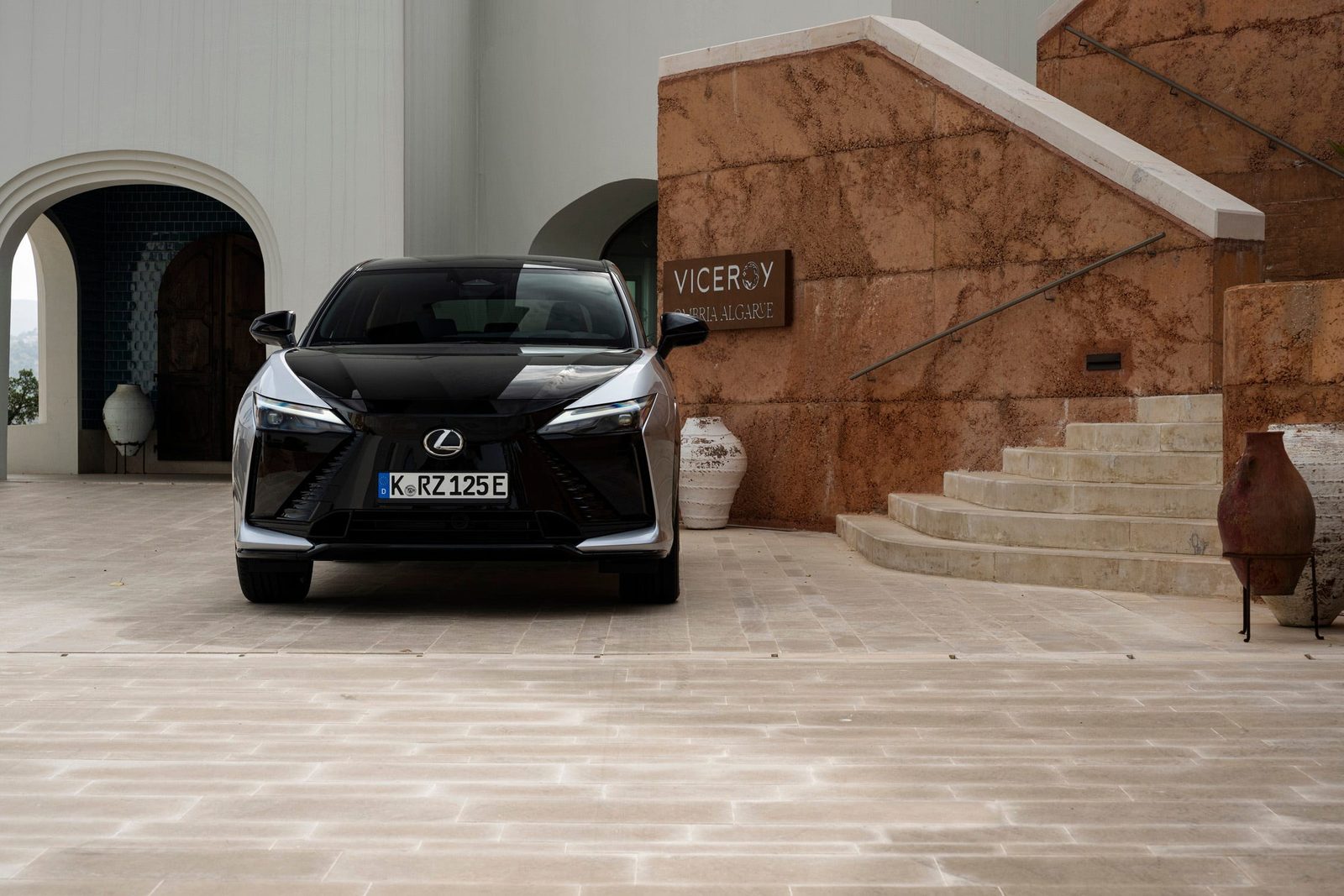 Lexus RZ 2023 — экстерьер, вид сбоку, рынок internal_mvp