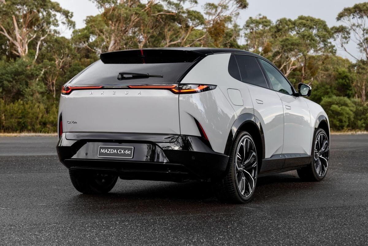Mazda EZ-60 / CX-6e China EREV 2025 — экстерьер, вид сзади 3/4, рынок internal_mvp