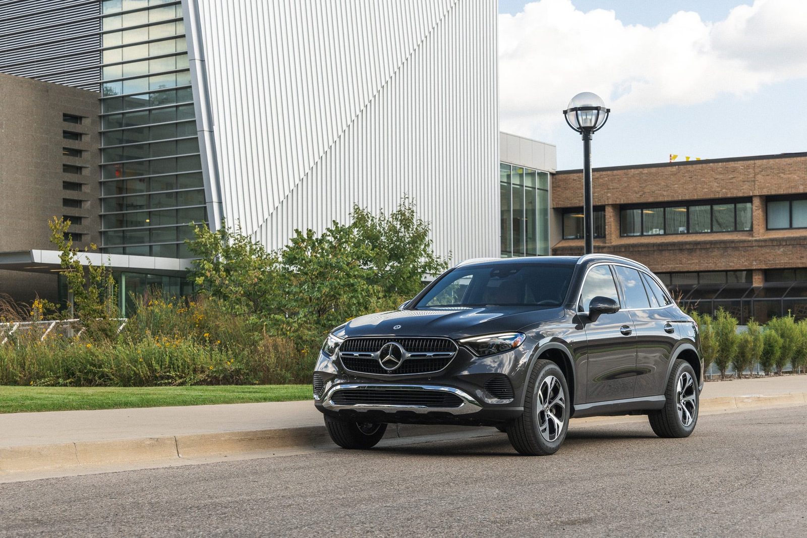 Mercedes-Benz GLC PHEV — фото модели