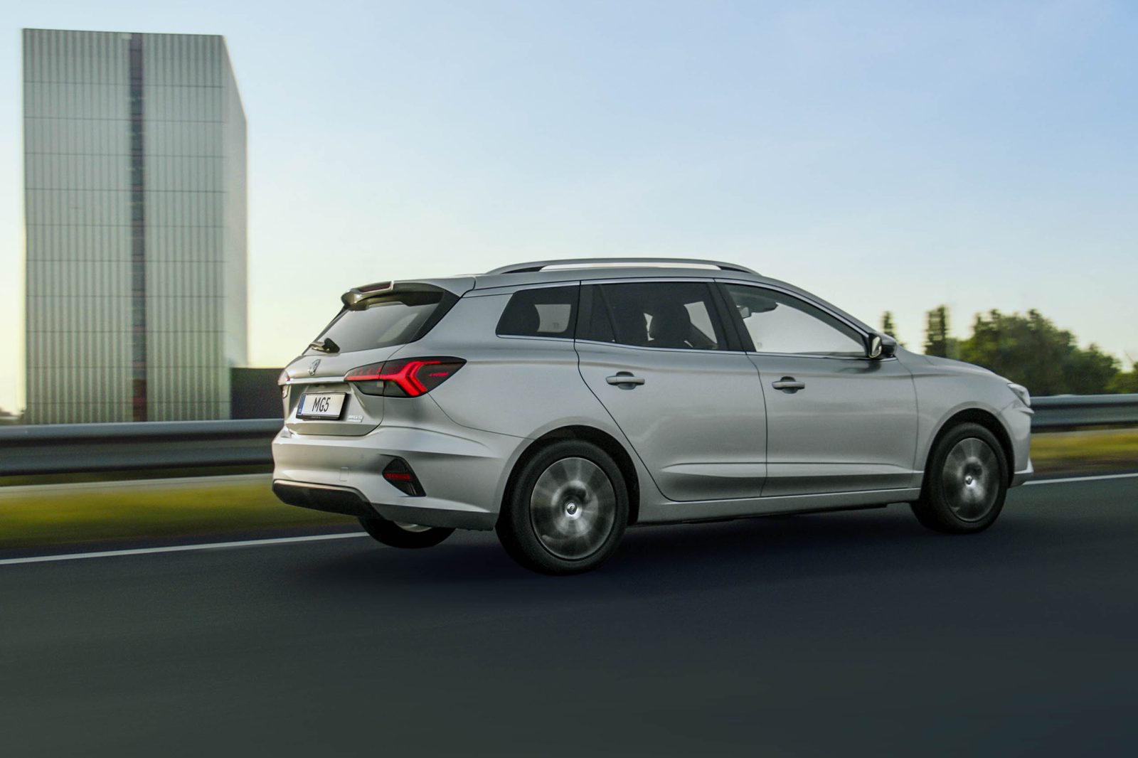 MG5 Electric 2022 — экстерьер, dynamic rear driving, рынок Europe / MG5 Electric wagon press reference