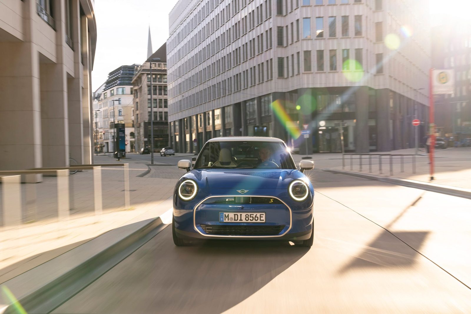 Mini Cooper Electric 2025 — экстерьер, front city, рынок Europe