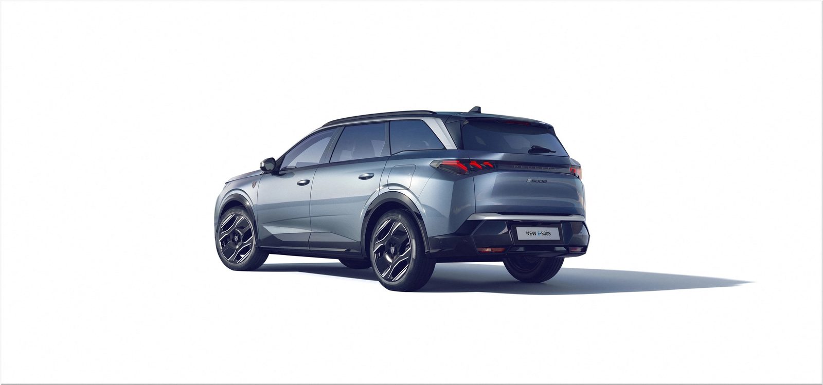 Peugeot E-5008 2024 — экстерьер, вид сзади, рынок internal_mvp