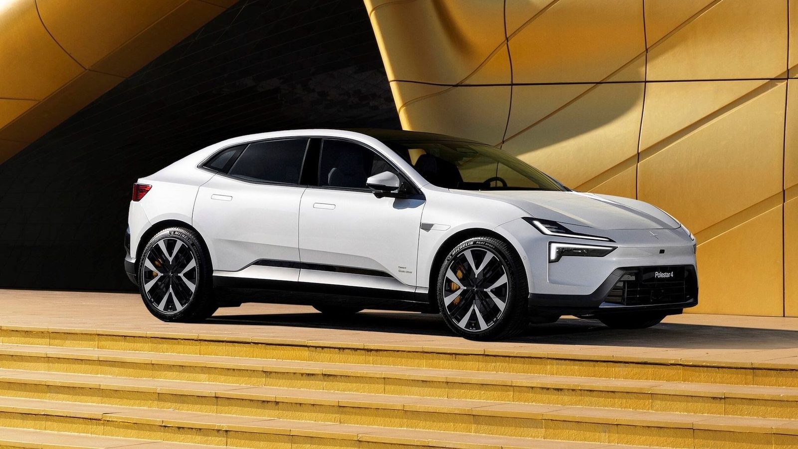 Polestar 4 2024 — главное фото модели, экстерьер, вид спереди 3/4, рынок internal_mvp