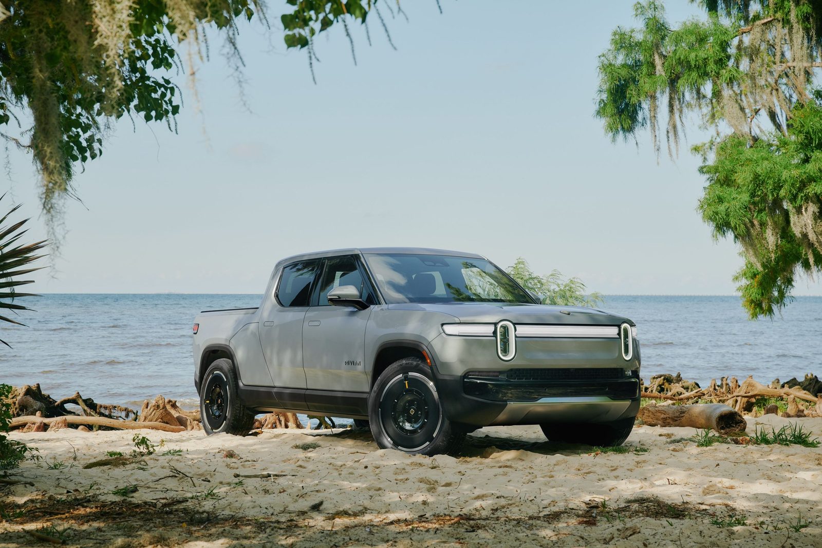 Rivian R1T 2022 — экстерьер, вид сбоку, рынок internal_mvp