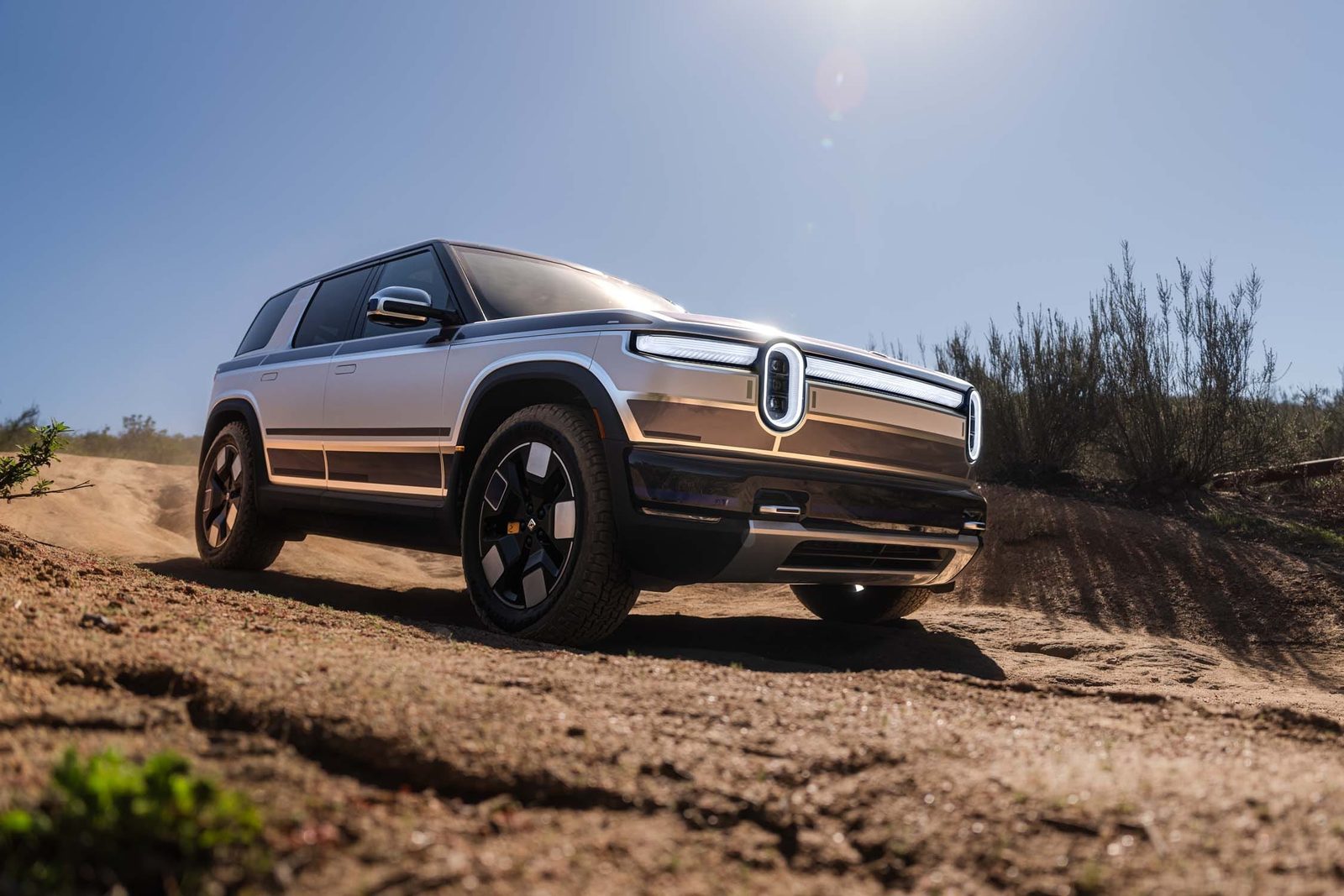 Rivian R2 2026 — экстерьер, вид сбоку, рынок internal_mvp