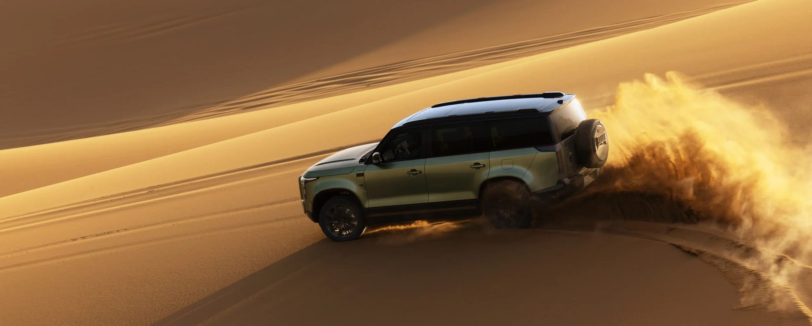 Rox Motor 01 2026 — экстерьер, desert action side, рынок China / global ROX 01 reference