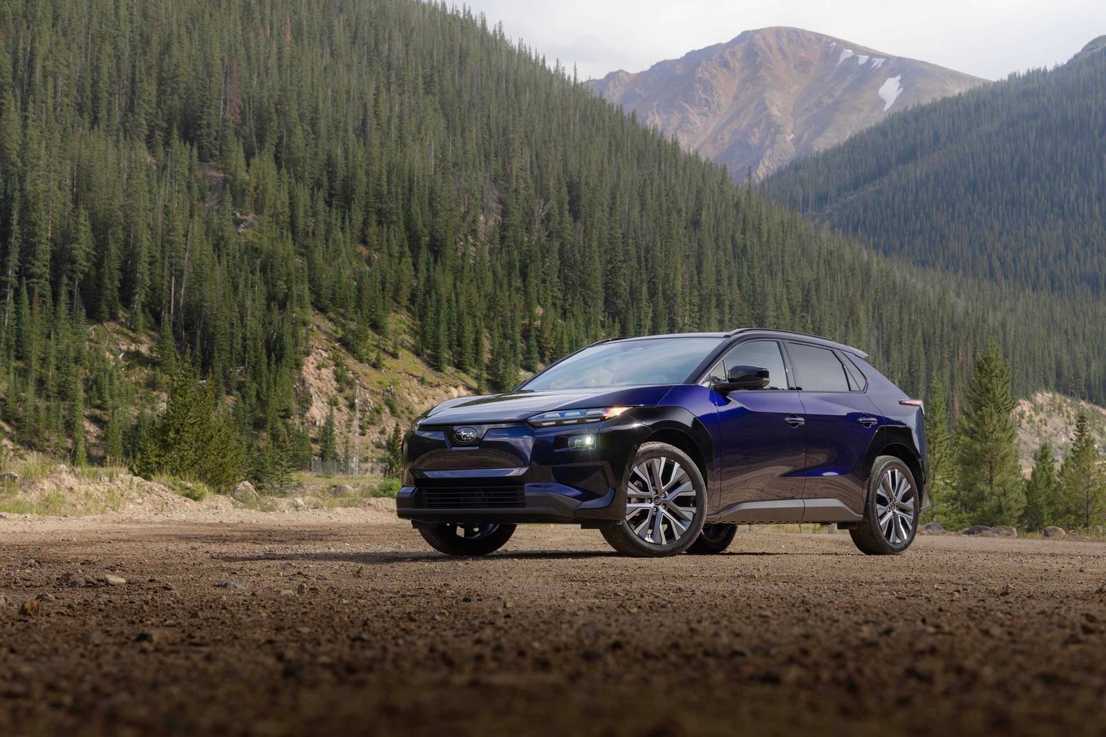 Subaru Solterra 2023 — главное фото модели, экстерьер, вид спереди 3/4, рынок internal_mvp