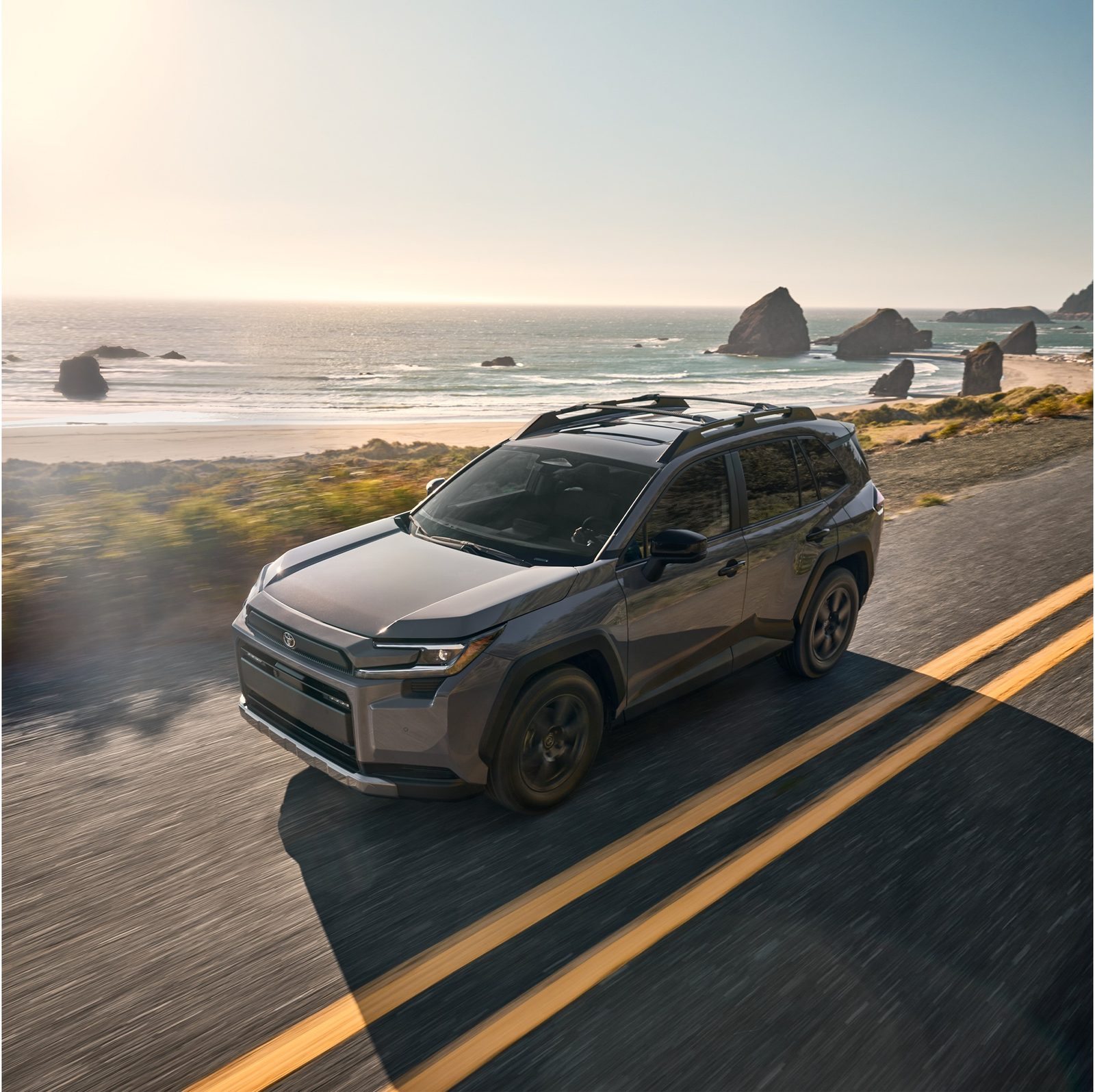 Toyota RAV4 Plug-in Hybrid 2026 — экстерьер, вид спереди 3/4, рынок US