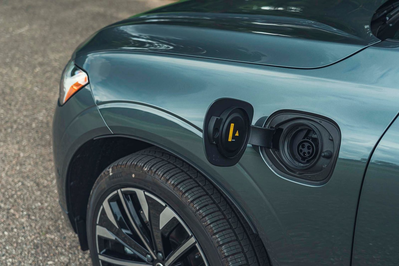 Volvo XC60 T8 China 2026 — экстерьер, charge port detail, рынок editorial reference for China T8