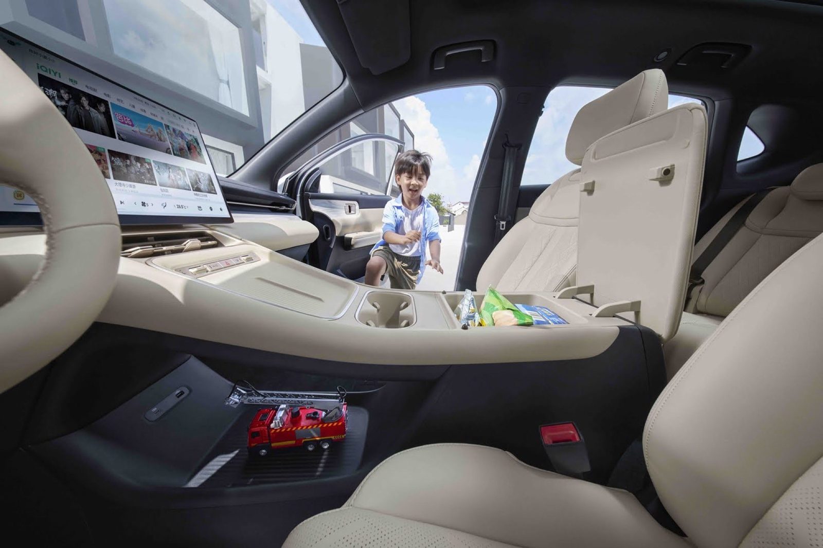 Wuling Starlight S EV 2024 — интерьер, второй ряд сидений, рынок internal_mvp