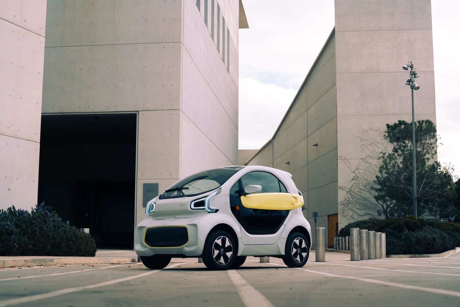 XEV YOYO 2021 — экстерьер, front 3q lifestyle, рынок Europe microcar reference