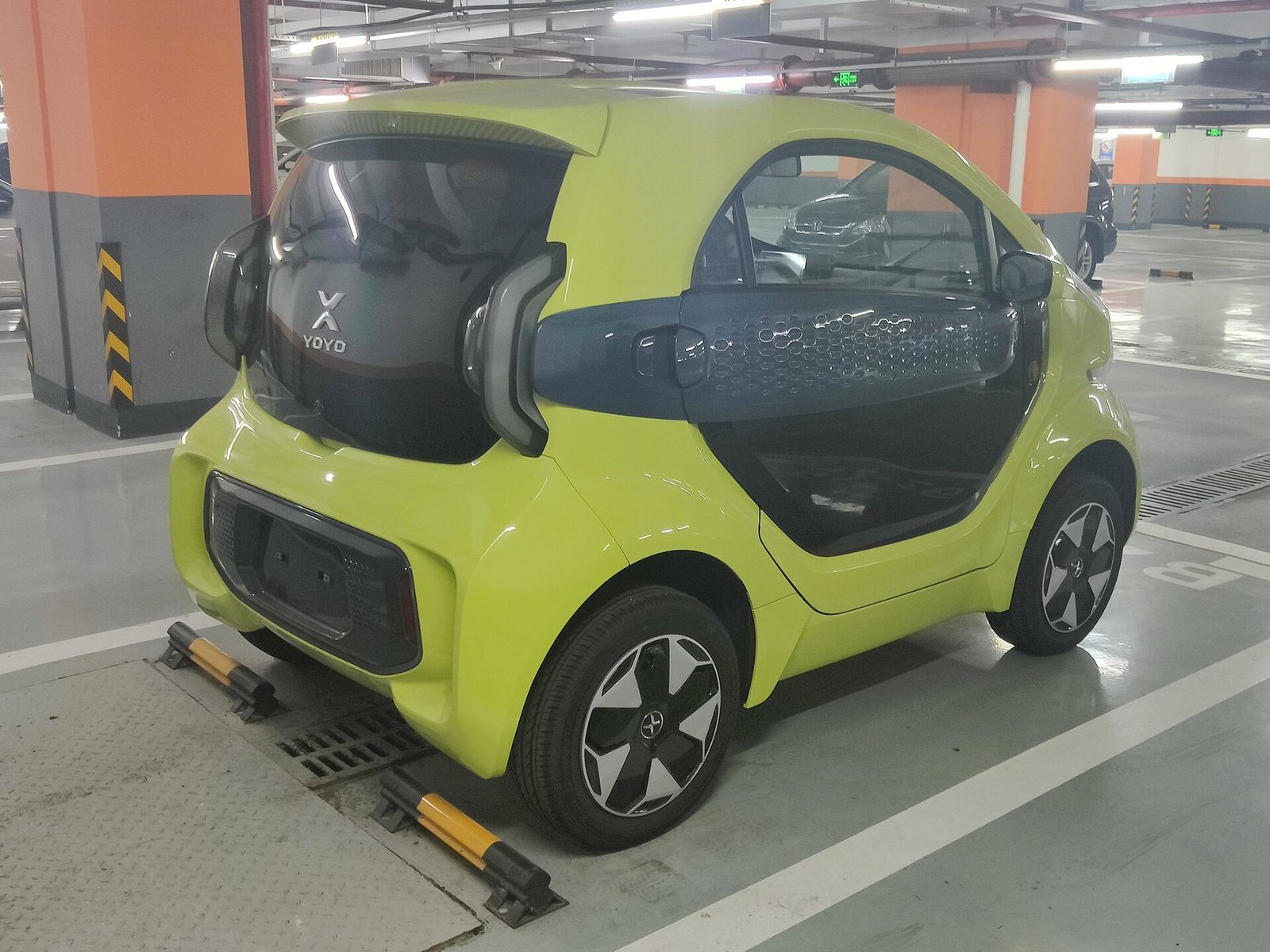 XEV YOYO 2021 — экстерьер, вид сзади 3/4, рынок Europe public-rights reference